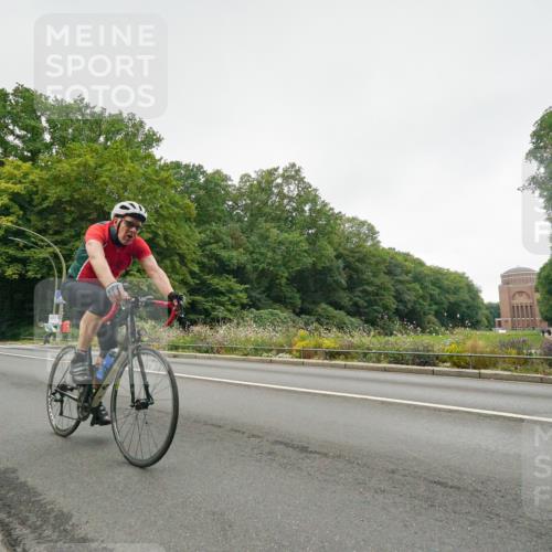 14.09.2025 - Stadtparktriathlon Michael Burmester http://msf.ph/oto/8890954 14.09.2025 10:15:30 Radfahren 556, 591, 706 meine-sportfotos.de