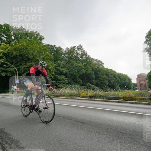 14.09.2025 - Stadtparktriathlon Michael Burmester http://msf.ph/oto/8891014 14.09.2025 10:18:31 Radfahren 512, 518, 561, 609 meine-sportfotos.de