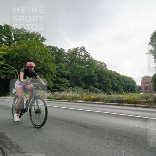 14.09.2025 - Stadtparktriathlon Michael Burmester http://msf.ph/oto/8891018 14.09.2025 10:18:38 Radfahren 512, 518, 544, 609 meine-sportfotos.de