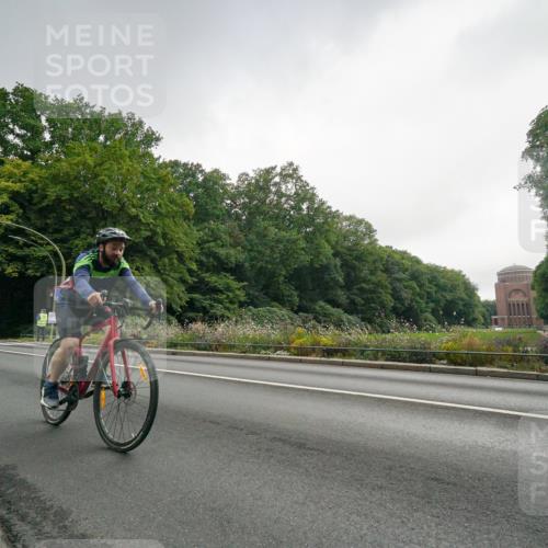 14.09.2025 - Stadtparktriathlon Michael Burmester http://msf.ph/oto/8891031 14.09.2025 10:19:17 Radfahren 530, 581, 665 meine-sportfotos.de