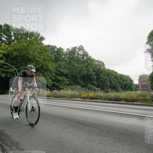 14.09.2025 - Stadtparktriathlon Michael Burmester http://msf.ph/oto/8891033 14.09.2025 10:19:28 Radfahren 589, 622, 641, 667 meine-sportfotos.de