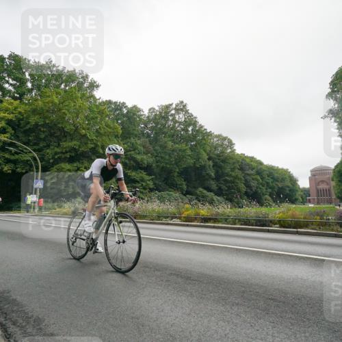14.09.2025 - Stadtparktriathlon Michael Burmester http://msf.ph/oto/8891050 14.09.2025 10:20:13 Radfahren 539, 565, 592, 599, 611, 632, 661, 677, 687 meine-sportfotos.de
