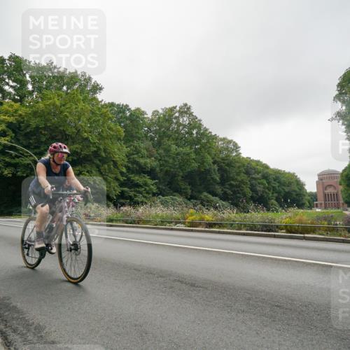 14.09.2025 - Stadtparktriathlon Michael Burmester http://msf.ph/oto/8891077 14.09.2025 10:21:08 Radfahren 533, 566, 596, 637, 648 meine-sportfotos.de