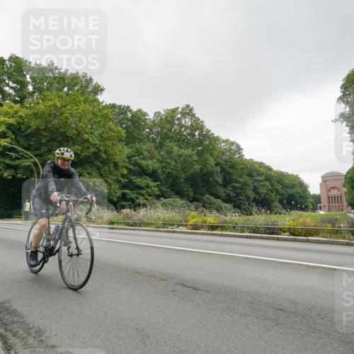 14.09.2025 - Stadtparktriathlon Michael Burmester http://msf.ph/oto/8891101 14.09.2025 10:21:52 Radfahren 586, 639, 697, 712, 714 meine-sportfotos.de