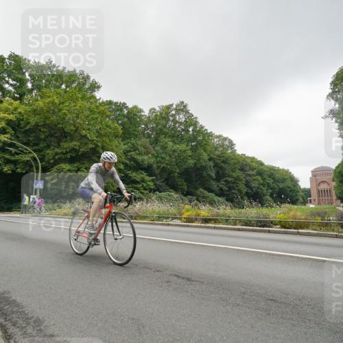 14.09.2025 - Stadtparktriathlon Michael Burmester http://msf.ph/oto/8891106 14.09.2025 10:22:01 Radfahren 527, 699, 712 meine-sportfotos.de