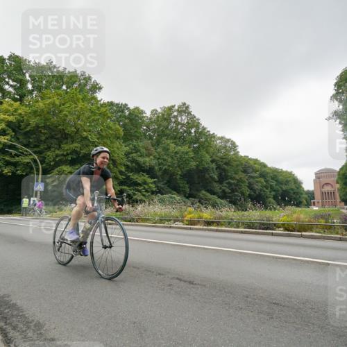 14.09.2025 - Stadtparktriathlon Michael Burmester http://msf.ph/oto/8891109 14.09.2025 10:22:05 Radfahren 522, 527, 699, 717 meine-sportfotos.de
