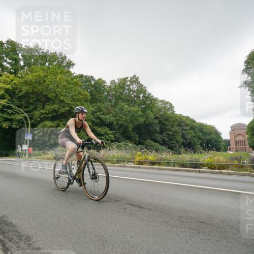 14.09.2025 - Stadtparktriathlon Michael Burmester http://msf.ph/oto/8891129 14.09.2025 10:22:49 Radfahren 553, 568, 584, 591, 646, 716 meine-sportfotos.de
