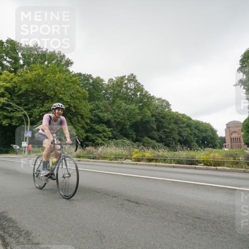 14.09.2025 - Stadtparktriathlon Michael Burmester http://msf.ph/oto/8891133 14.09.2025 10:23:00 Radfahren 556, 591, 604, 654, 716 meine-sportfotos.de