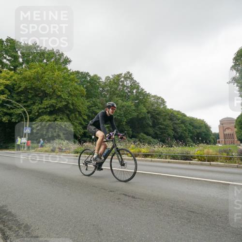 14.09.2025 - Stadtparktriathlon Michael Burmester http://msf.ph/oto/8891158 14.09.2025 10:23:41 Radfahren 545, 595, 608, 618, 621, 624, 698 meine-sportfotos.de