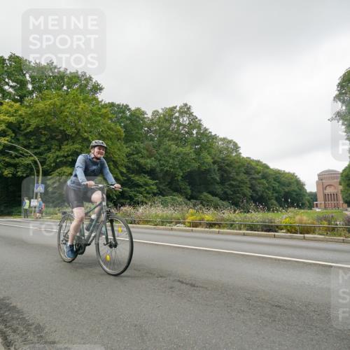 14.09.2025 - Stadtparktriathlon Michael Burmester http://msf.ph/oto/8891159 14.09.2025 10:23:42 Radfahren 545, 595, 608, 618, 621, 698 meine-sportfotos.de