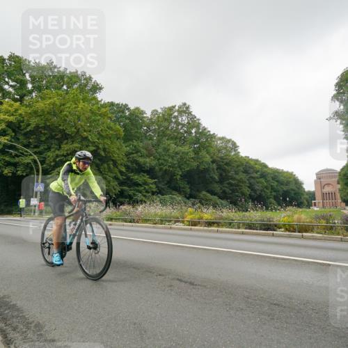14.09.2025 - Stadtparktriathlon Michael Burmester http://msf.ph/oto/8891161 14.09.2025 10:23:49 Radfahren 621 meine-sportfotos.de