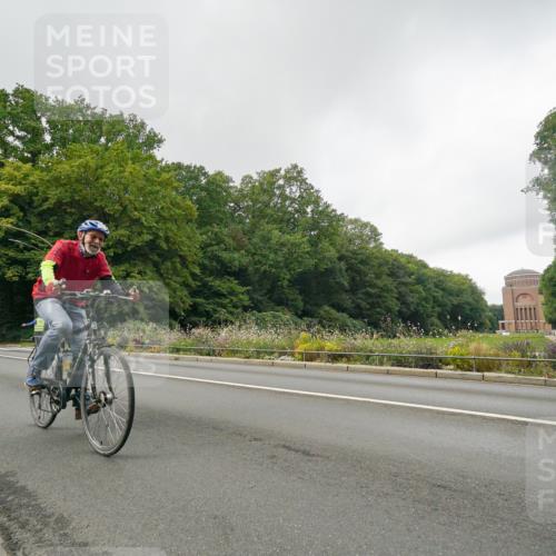 14.09.2025 - Stadtparktriathlon Michael Burmester http://msf.ph/oto/8891163 14.09.2025 10:24:02 Radfahren 557, 605 meine-sportfotos.de