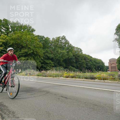 14.09.2025 - Stadtparktriathlon Michael Burmester http://msf.ph/oto/8891168 14.09.2025 10:24:36 Radfahren 537, 551, 558, 681, 683, 701 meine-sportfotos.de