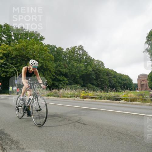 14.09.2025 - Stadtparktriathlon Michael Burmester http://msf.ph/oto/8891174 14.09.2025 10:24:39 Radfahren 537, 551, 558, 663, 681, 683, 701 meine-sportfotos.de