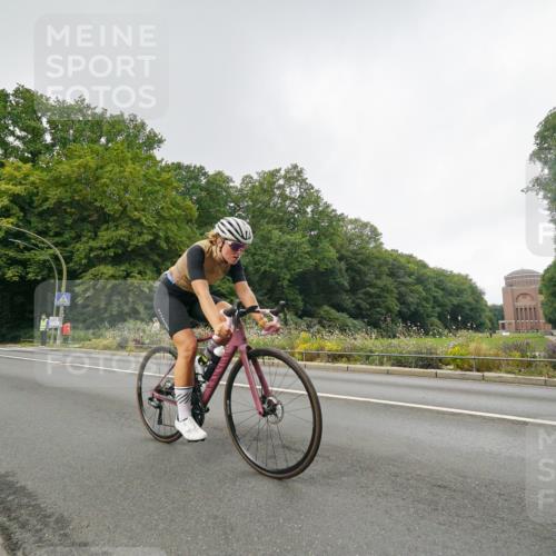 14.09.2025 - Stadtparktriathlon Michael Burmester http://msf.ph/oto/8891196 14.09.2025 10:25:18 Radfahren 571, 576, 630, 660, 671 meine-sportfotos.de
