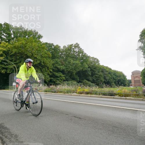 14.09.2025 - Stadtparktriathlon Michael Burmester http://msf.ph/oto/8891199 14.09.2025 10:25:36 Radfahren 567, 627 meine-sportfotos.de
