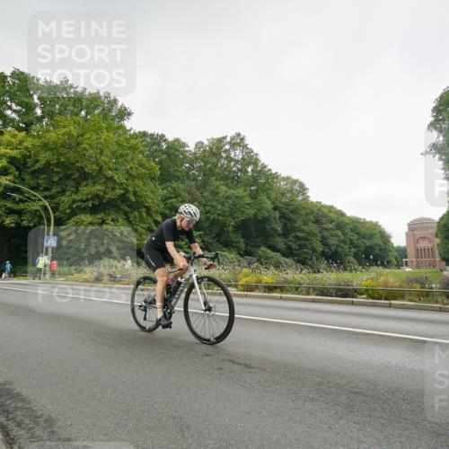 14.09.2025 - Stadtparktriathlon Michael Burmester http://msf.ph/oto/8891221 14.09.2025 10:26:31 Radfahren 561, 664, 665, 692 meine-sportfotos.de