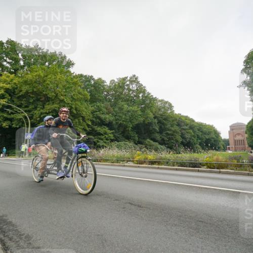 14.09.2025 - Stadtparktriathlon Michael Burmester http://msf.ph/oto/8891229 14.09.2025 10:26:41 Radfahren 561, 588, 606, 641, 659, 692 meine-sportfotos.de