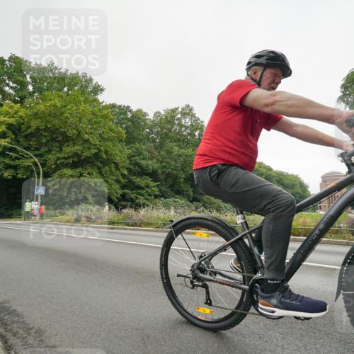14.09.2025 - Stadtparktriathlon Michael Burmester http://msf.ph/oto/8891256 14.09.2025 10:27:47 Radfahren 518, 598 meine-sportfotos.de
