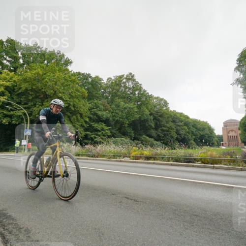 14.09.2025 - Stadtparktriathlon Michael Burmester http://msf.ph/oto/8891270 14.09.2025 10:28:44 Radfahren 592, 611, 619, 632, 720 meine-sportfotos.de