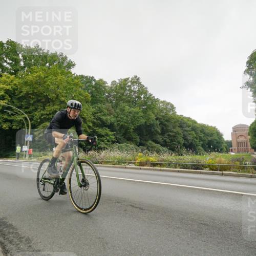 14.09.2025 - Stadtparktriathlon Michael Burmester http://msf.ph/oto/8891271 14.09.2025 10:28:48 Radfahren 592, 611, 619, 632, 720 meine-sportfotos.de