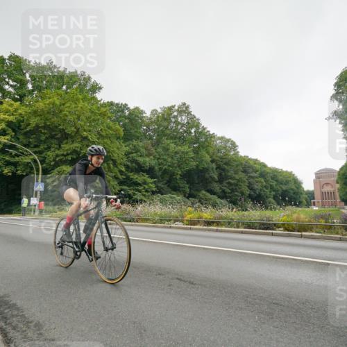 14.09.2025 - Stadtparktriathlon Michael Burmester http://msf.ph/oto/8891278 14.09.2025 10:28:57 Radfahren 581, 611, 632, 694, 702, 721 meine-sportfotos.de