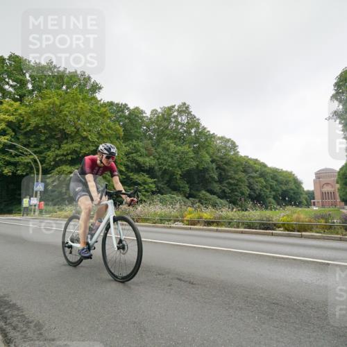 14.09.2025 - Stadtparktriathlon Michael Burmester http://msf.ph/oto/8891291 14.09.2025 10:29:23 Radfahren 566, 685, 717 meine-sportfotos.de