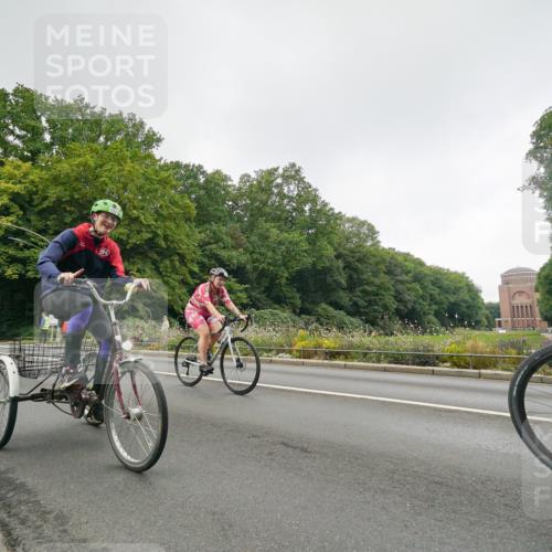 14.09.2025 - Stadtparktriathlon Michael Burmester http://msf.ph/oto/8891293 14.09.2025 10:29:36 Radfahren 566, 582, 648, 691 meine-sportfotos.de