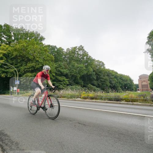 14.09.2025 - Stadtparktriathlon Michael Burmester http://msf.ph/oto/8891299 14.09.2025 10:29:58 Radfahren 531, 562, 602, 682, 705 meine-sportfotos.de