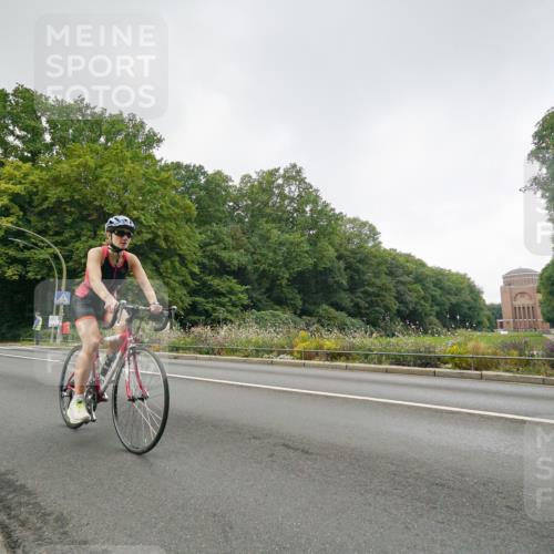 14.09.2025 - Stadtparktriathlon Michael Burmester http://msf.ph/oto/8891300 14.09.2025 10:30:01 Radfahren 531, 562, 705 meine-sportfotos.de