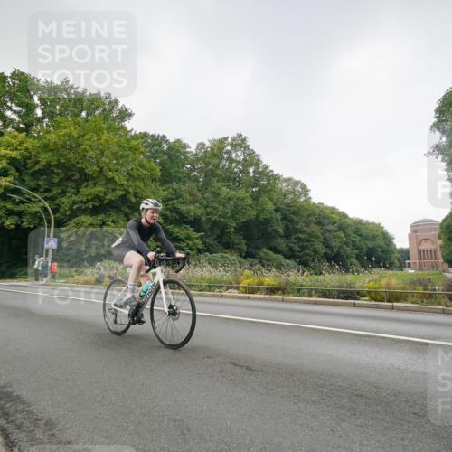 14.09.2025 - Stadtparktriathlon Michael Burmester http://msf.ph/oto/8891307 14.09.2025 10:30:25 Radfahren 586, 620, 645, 699, 700, 704 meine-sportfotos.de