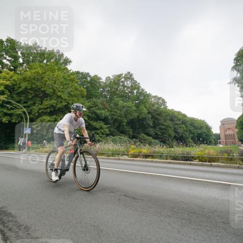 14.09.2025 - Stadtparktriathlon Michael Burmester http://msf.ph/oto/8891308 14.09.2025 10:30:26 Radfahren 586, 620, 645, 697, 699, 700, 704 meine-sportfotos.de