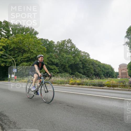 14.09.2025 - Stadtparktriathlon Michael Burmester http://msf.ph/oto/8891319 14.09.2025 10:30:45 Radfahren 527 meine-sportfotos.de
