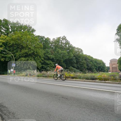 14.09.2025 - Stadtparktriathlon Michael Burmester http://msf.ph/oto/8891347 14.09.2025 10:31:53 Radfahren 526, 657 meine-sportfotos.de