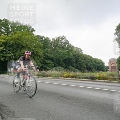 14.09.2025 - Stadtparktriathlon Michael Burmester http://msf.ph/oto/8891353 14.09.2025 10:32:13 Radfahren 654, 716, 763 meine-sportfotos.de
