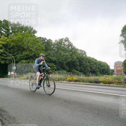 14.09.2025 - Stadtparktriathlon Michael Burmester http://msf.ph/oto/8891356 14.09.2025 10:32:34 Radfahren 698 meine-sportfotos.de