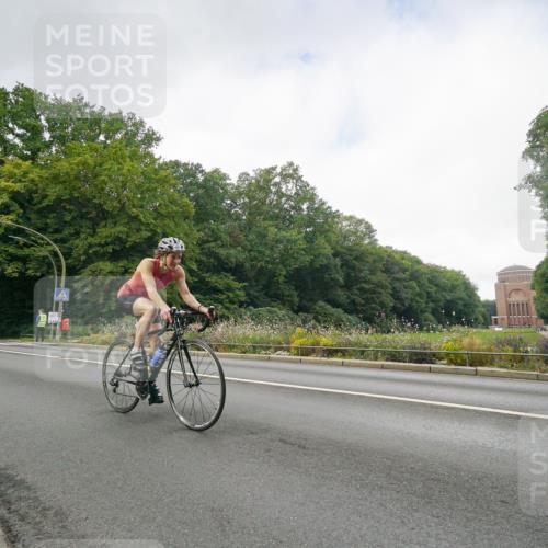 14.09.2025 - Stadtparktriathlon Michael Burmester http://msf.ph/oto/8891360 14.09.2025 10:33:03 Radfahren 621, 681, 683 meine-sportfotos.de