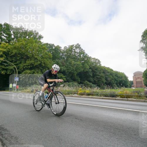 14.09.2025 - Stadtparktriathlon Michael Burmester http://msf.ph/oto/8891373 14.09.2025 10:33:50 Radfahren 557, 638, 665, 674, 735 meine-sportfotos.de