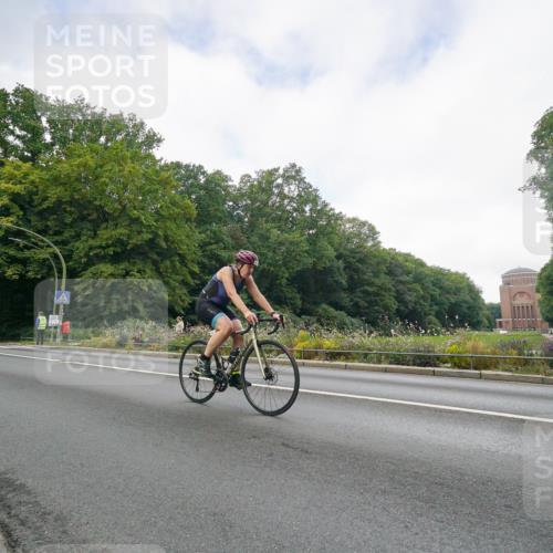 14.09.2025 - Stadtparktriathlon Michael Burmester http://msf.ph/oto/8891376 14.09.2025 10:33:55 Radfahren 557, 638, 663, 674, 735 meine-sportfotos.de