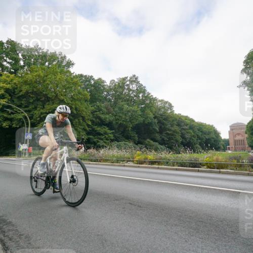 14.09.2025 - Stadtparktriathlon Michael Burmester http://msf.ph/oto/8891377 14.09.2025 10:33:59 Radfahren 557, 638, 663 meine-sportfotos.de
