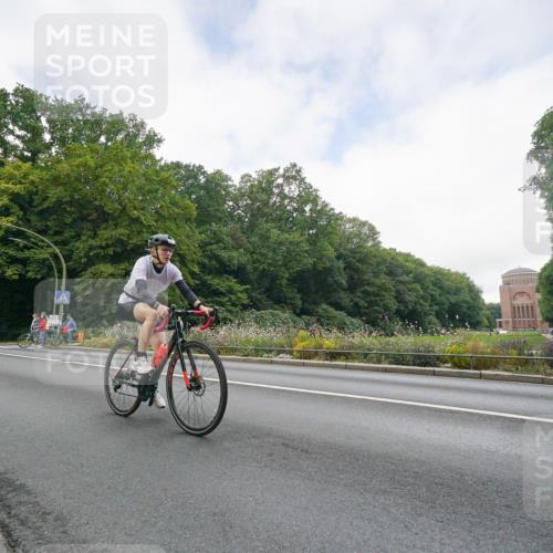 14.09.2025 - Stadtparktriathlon Michael Burmester http://msf.ph/oto/8891393 14.09.2025 10:35:12 Radfahren 536, 671, 679 meine-sportfotos.de