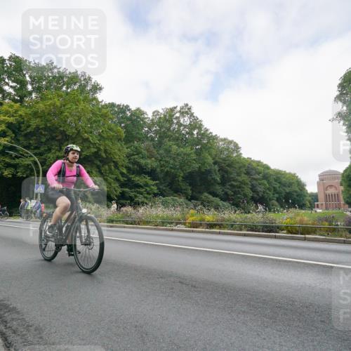 14.09.2025 - Stadtparktriathlon Michael Burmester http://msf.ph/oto/8891395 14.09.2025 10:35:15 Radfahren 536, 671, 679 meine-sportfotos.de