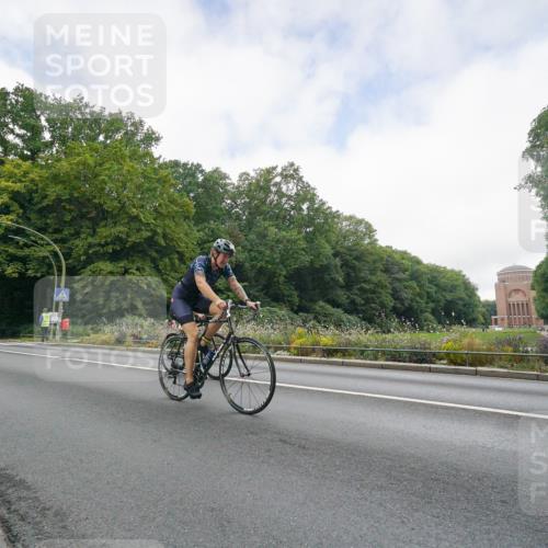 14.09.2025 - Stadtparktriathlon Michael Burmester http://msf.ph/oto/8891399 14.09.2025 10:35:25 Radfahren 627, 693, 710 meine-sportfotos.de
