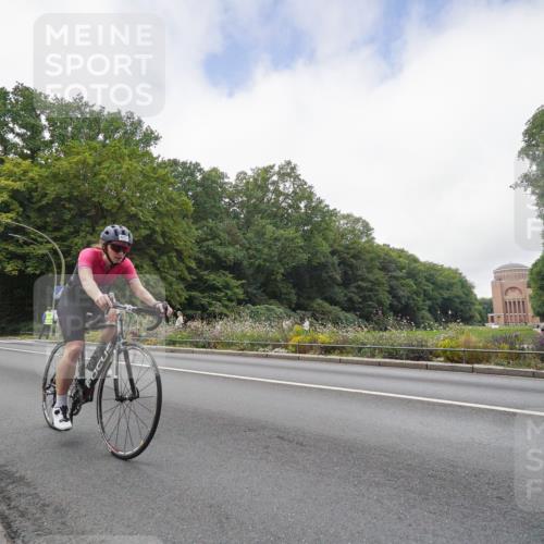 14.09.2025 - Stadtparktriathlon Michael Burmester http://msf.ph/oto/8891419 14.09.2025 10:36:23 Radfahren 633, 677 meine-sportfotos.de