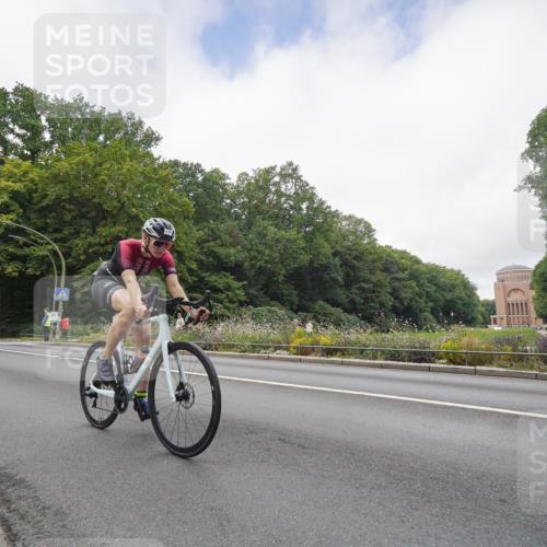 14.09.2025 - Stadtparktriathlon Michael Burmester http://msf.ph/oto/8891421 14.09.2025 10:36:34 Radfahren 686, 717, 720, 817 meine-sportfotos.de