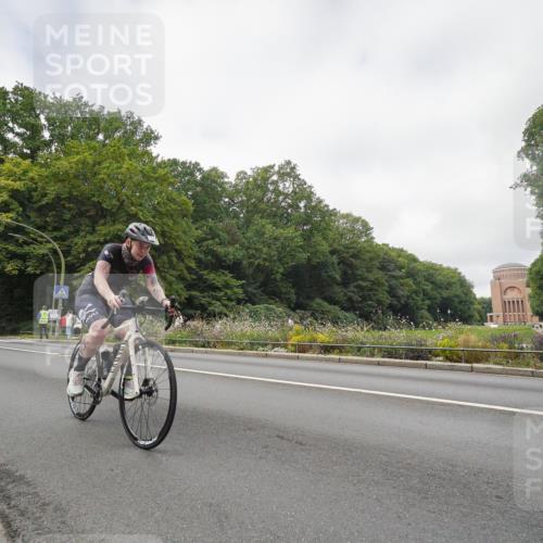 14.09.2025 - Stadtparktriathlon Michael Burmester http://msf.ph/oto/8891447 14.09.2025 10:37:17 Radfahren 667, 691, 761, 785, 813 meine-sportfotos.de