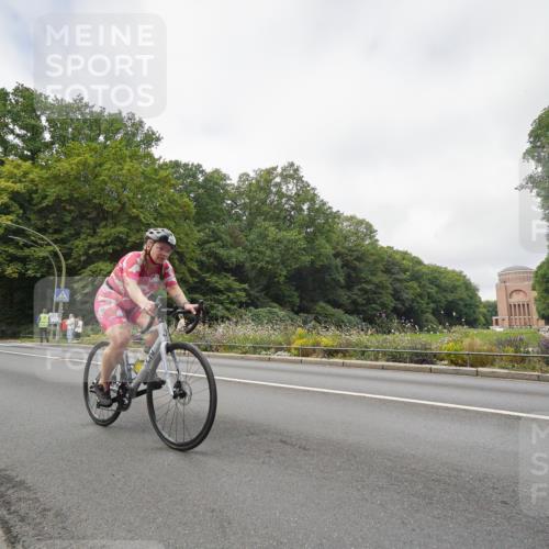 14.09.2025 - Stadtparktriathlon Michael Burmester http://msf.ph/oto/8891449 14.09.2025 10:37:22 Radfahren 667, 685, 691, 702, 743, 761 meine-sportfotos.de