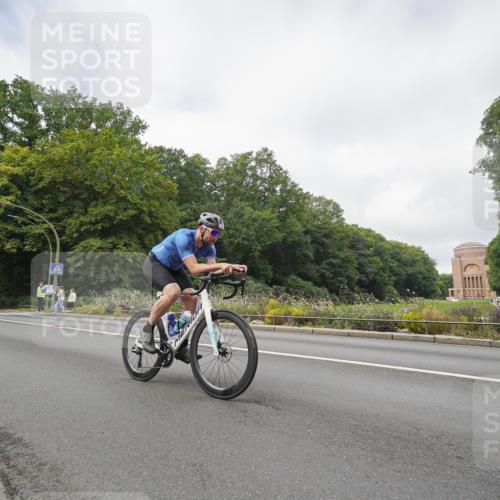 14.09.2025 - Stadtparktriathlon Michael Burmester http://msf.ph/oto/8891458 14.09.2025 10:37:34 Radfahren 535, 632, 685, 688, 702, 727, 753 meine-sportfotos.de