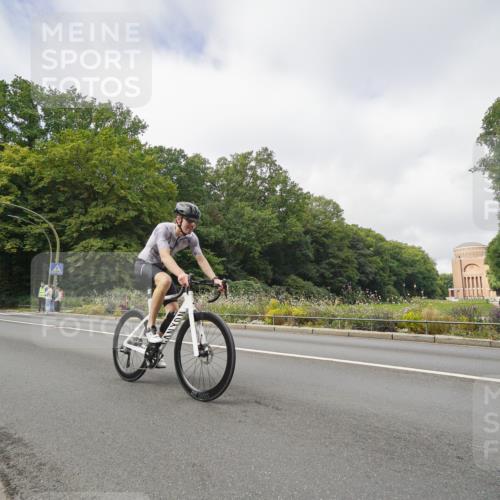 14.09.2025 - Stadtparktriathlon Michael Burmester http://msf.ph/oto/8891471 14.09.2025 10:38:14 Radfahren 705, 730, 748, 750, 759, 763, 799, 800 meine-sportfotos.de