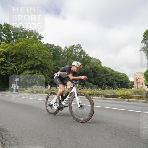 14.09.2025 - Stadtparktriathlon Michael Burmester http://msf.ph/oto/8891473 14.09.2025 10:38:16 Radfahren 705, 730, 748, 750, 759, 763, 799, 800 meine-sportfotos.de